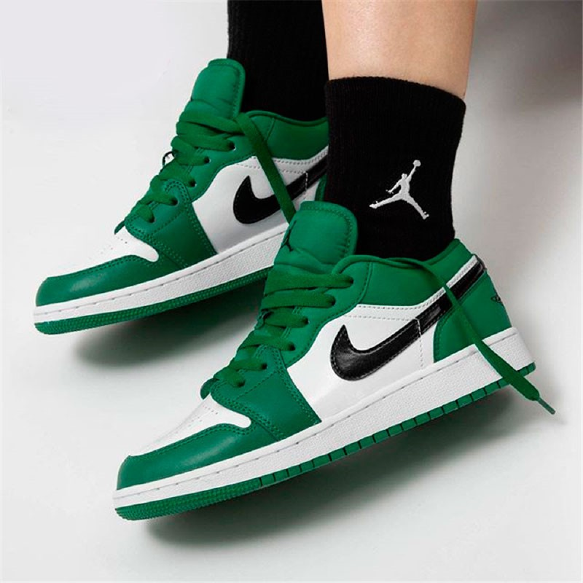 Подростковые кроссовки Jordan 1 Low "Pine Green" GS
