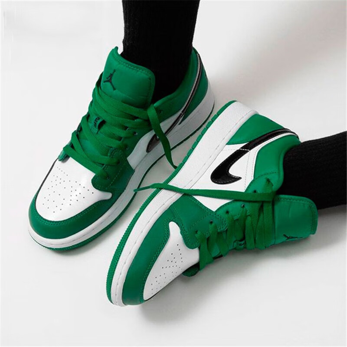 Подростковые кроссовки Jordan 1 Low "Pine Green" GS