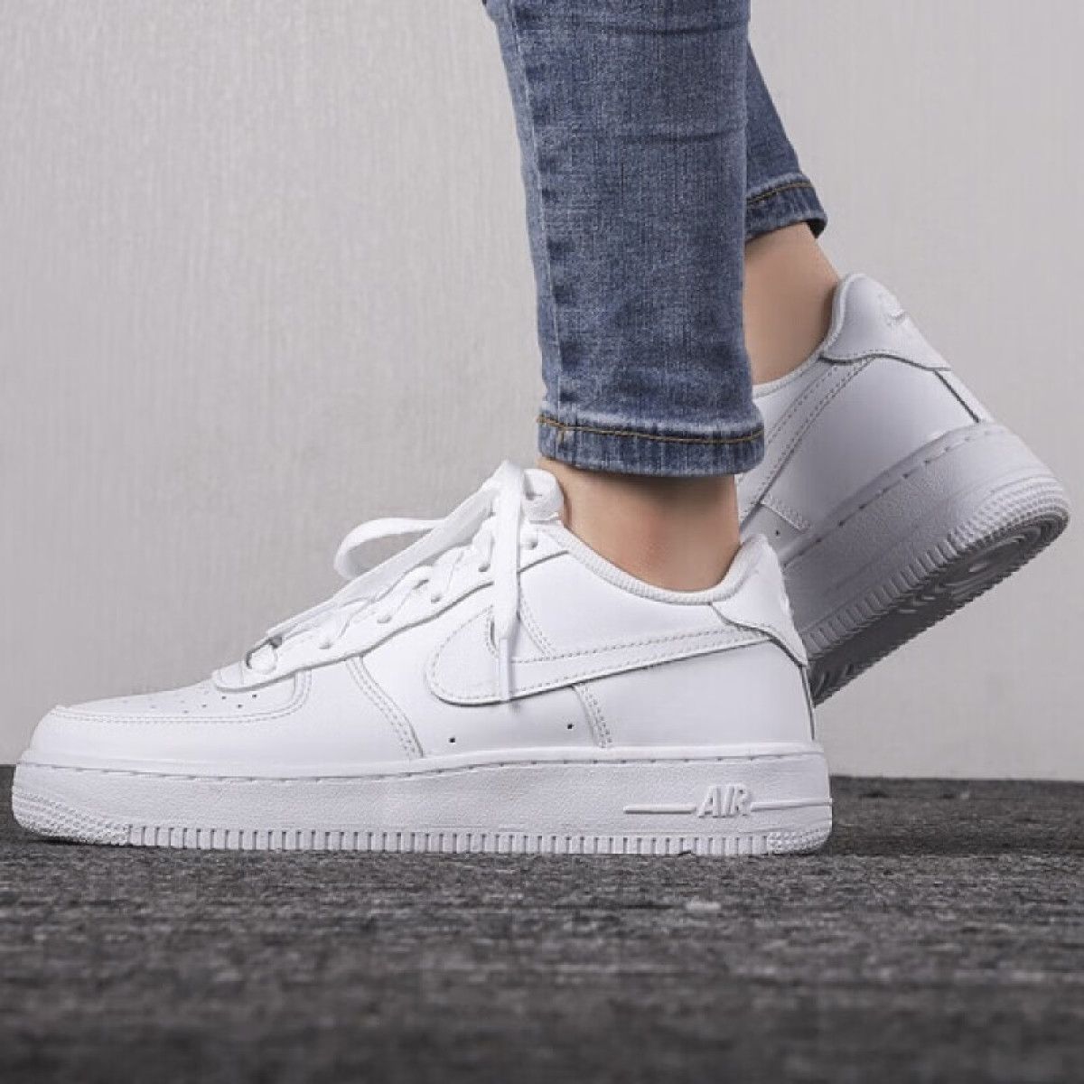 Подростковые кроссовки Nike Air Force 1 Low White GS
